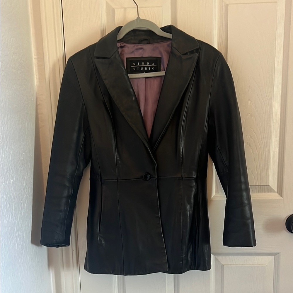 Siena Studio Black Leather Jacket Timeless Elegance